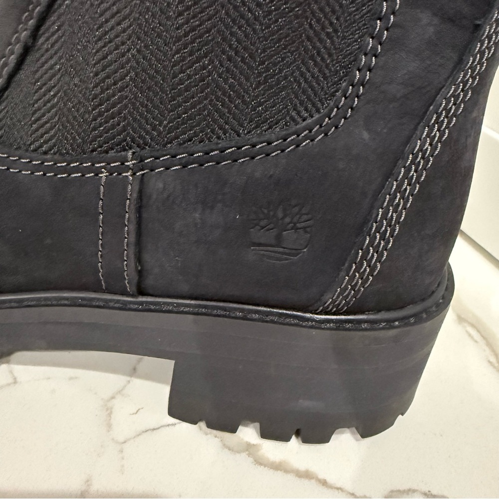 Timberland , Women's Black Nubuck leather Courmayeur Boots, Size 8.5 - Picture 4 of 10